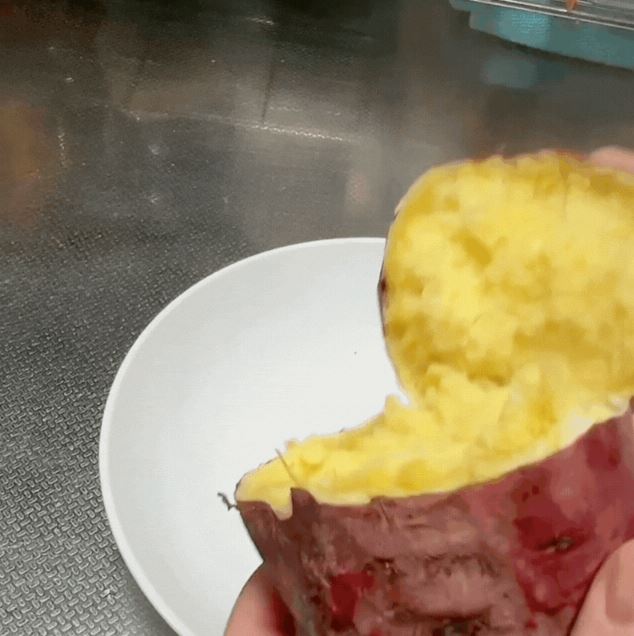 Học mẹ chồng người Nhật cách 'luộc' khoai lang không tốn một chút nước lại cực nhanh và vô cùng ngon ngọt - Ảnh 5