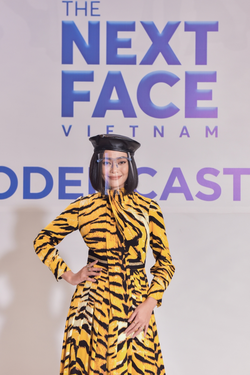 Á hậu Mâu Thủy nổi bần bật với nguyên ‘cây’ da báo, lại còn ‘chơi lớn’ đổi trang phục 2 lần trong ngày đầu casting “The Next Face Vietnam 2021” - Ảnh 3