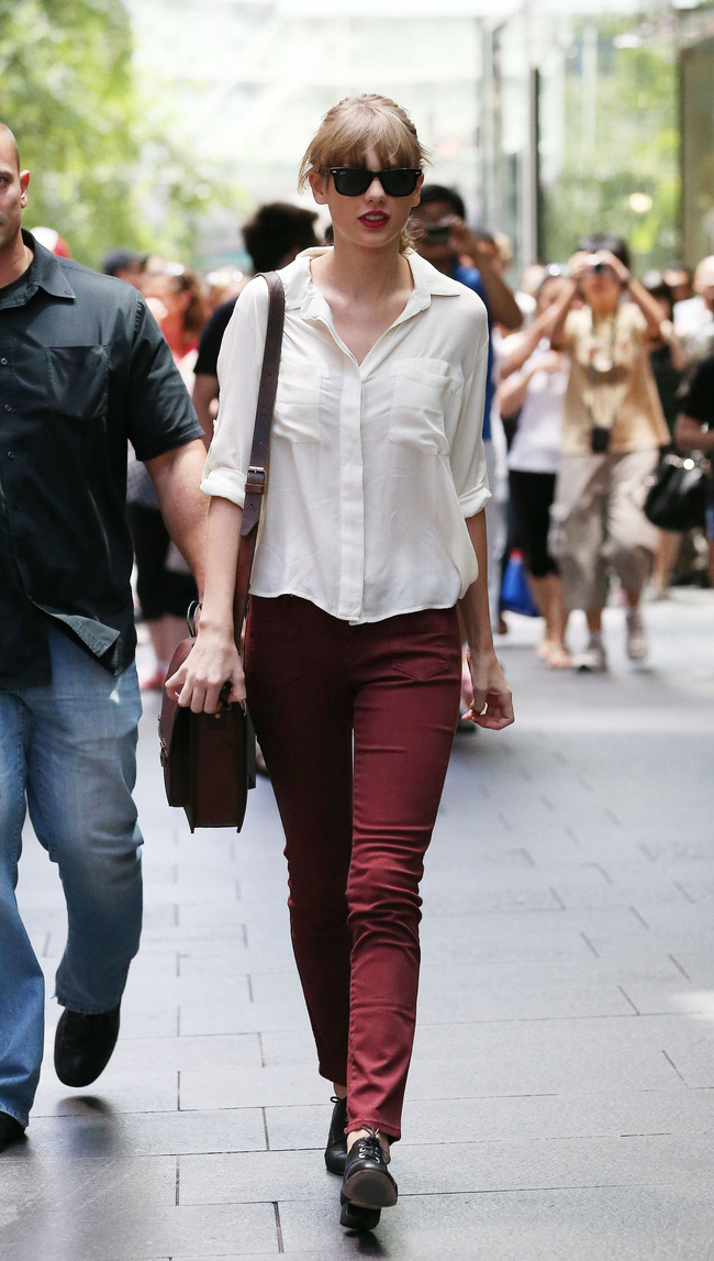 Taylor Swift xuống phố là lên đồ sang - xịn - mịn, và cùng chiêm ngưỡng loạt outfit mãn nhãn của 'Rắn Chúa' - Ảnh 10