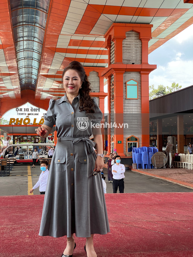 'Fan Meeting' bà Phương Hằng: Người đông như kiến, nhân vật chính đeo viên kim cương 1300 tỷ lớn nhất BST - Ảnh 8