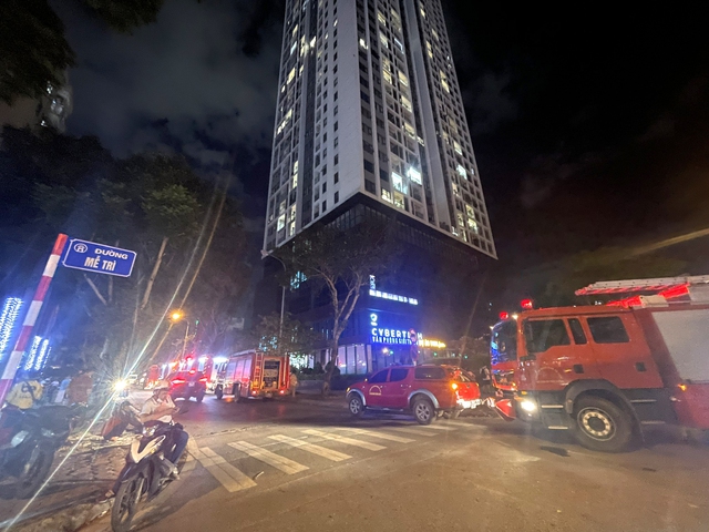 Nguyên nhân căn hộ chung cư ở tầng 25 bốc cháy khiến hàng trăm người tháo chạy - Ảnh 1