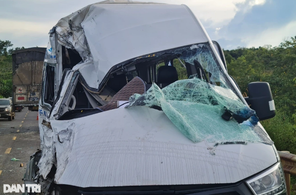 Vụ tai nạn tại Đắk Lắk khiến 13 người thương vong: Xe tải lấn làn lao thẳng vào xe khách - Ảnh 2