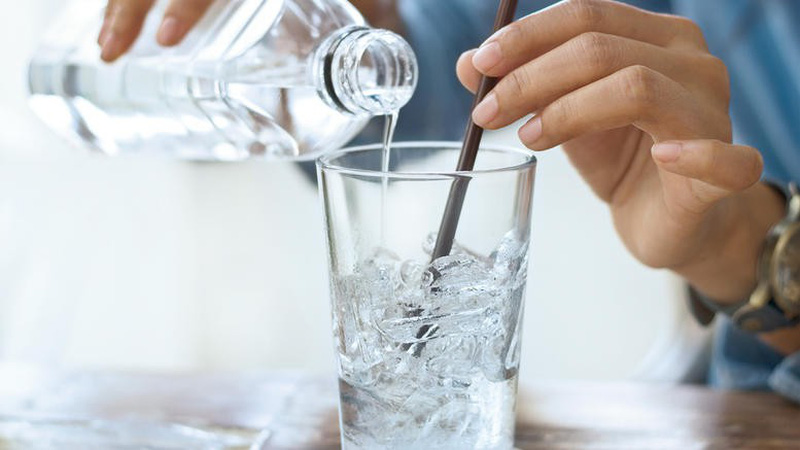 Lợi ích không ngờ của việc uống nước ấm vào buổi sáng: Ngăn ngừa bệnh tật, kéo dài tuổi thọ - Ảnh 1
