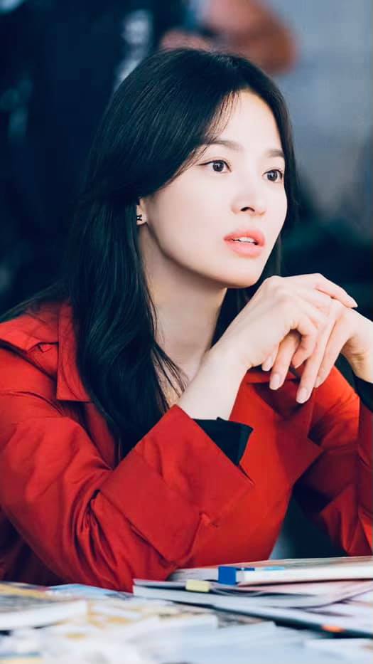 Song Hye Kyo phim mới: Style ăn đứt thời 'Hậu Duệ Mặt Trời', khiến tất cả vai diễn trước đều nhạt nhòa - Ảnh 2