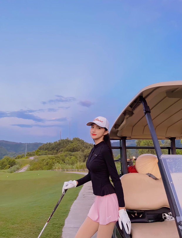 Thời trang sân golf dàn mỹ nhân Việt: Hương Giang vừa tái xuất có 'đè bẹp' Đỗ Mỹ Linh, MC Mai Ngọc? - Ảnh 2