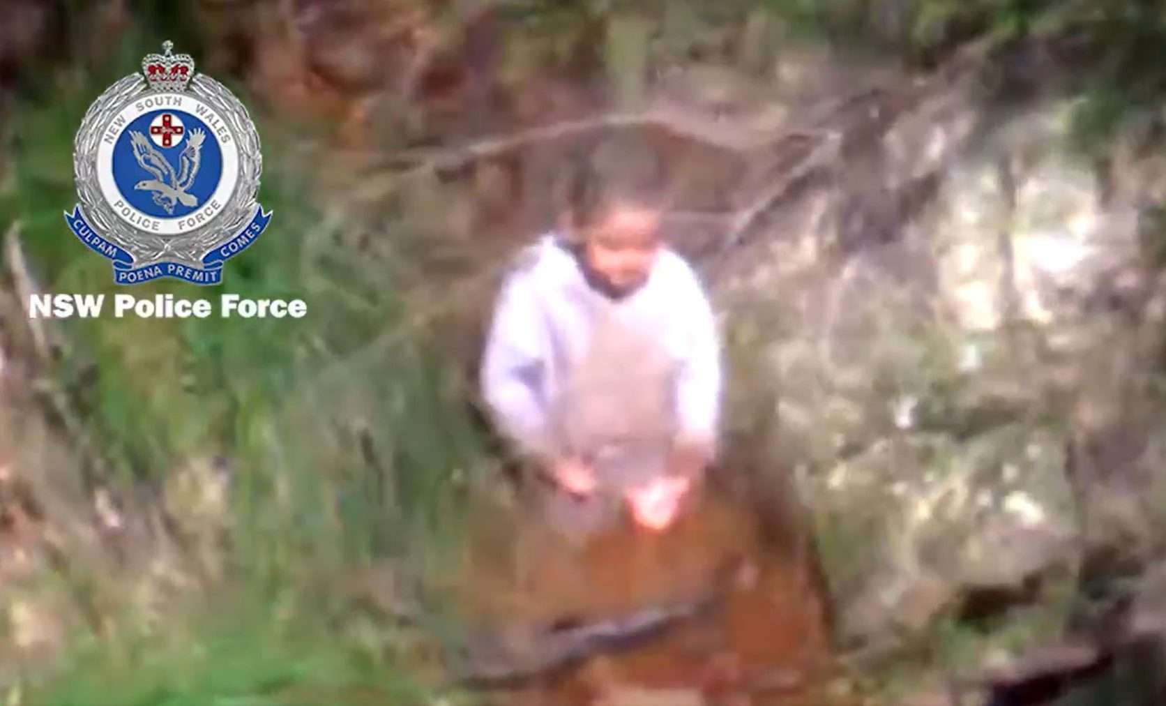 Cậu bé 3 tuổi được tìm thấy bình an sau 3 ngày bị lạc trong rừng tại Úc - Ảnh 1