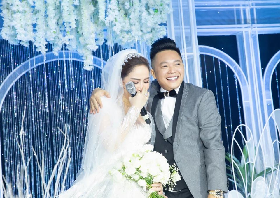 Mỹ nhân Việt lấy chồng 'đũa lệch' được yêu chiều, sung sướng như 'bà hoàng', yêu lâu vẫn hạnh phúc mặn nồng - Ảnh 7