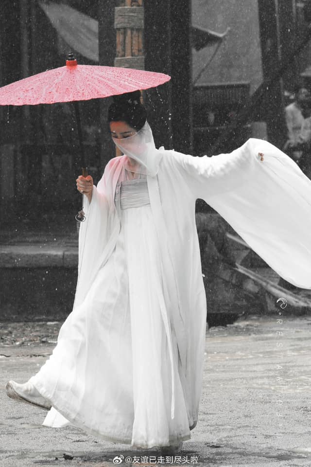 Lưu Thi Thi có cảnh đi dưới mưa xứng đáng được 'phong thần', tiếp tục chứng minh đẳng cấp sao nữ cổ trang đẹp nhất nhì Cbiz - Ảnh 1