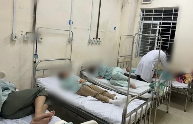 Vụ nghi ngộ độc sau khi ăn bánh mì tại Long Khánh: Số người nhập viện lên đến 209 ca - Ảnh 2