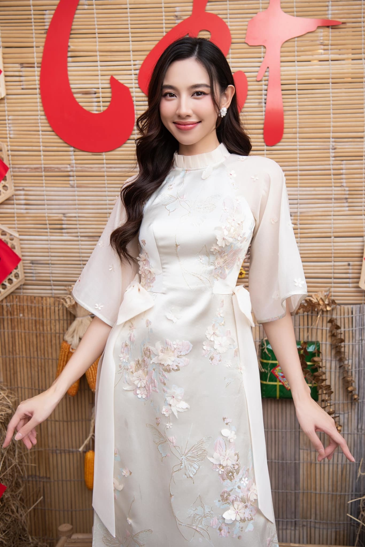 Dàn mỹ nhân Việt khoe sắc xinh đẹp '10 phân vẹn 10' trong tà áo dài đậm sắc Xuân trước thềm năm mới - Ảnh 10