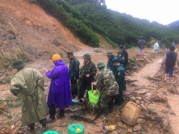 Quảng Nam: Đã tìm thấy thi thể nạn nhân thứ 3 trong vụ sạt lở núi khiến 4 người bị vùi lấp - Ảnh 1