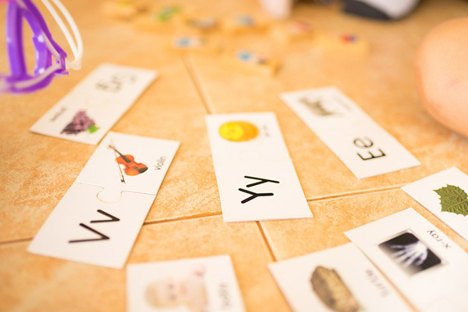 10 trò chơi thú vị với bảng chữ cái giúp trẻ thuộc mặt chữ 'ngon ơ' - Ảnh 1