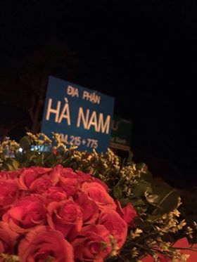 Chàng trai vượt 120km trong đêm để về tặng hoa cho mẹ nhân ngày 20/10 - Ảnh 2