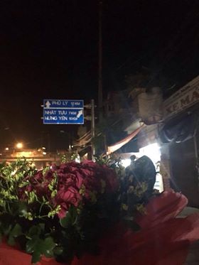 Chàng trai vượt 120km trong đêm để về tặng hoa cho mẹ nhân ngày 20/10 - Ảnh 4
