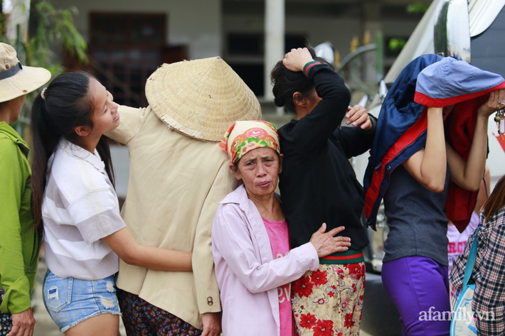 Câu chuyện cứu trợ sau trận 'đại hồng thủy' ở Quảng Bình: Điều tiết thế nào để tránh tình trạng người dân nơi thừa, nơi thiếu - Ảnh 2