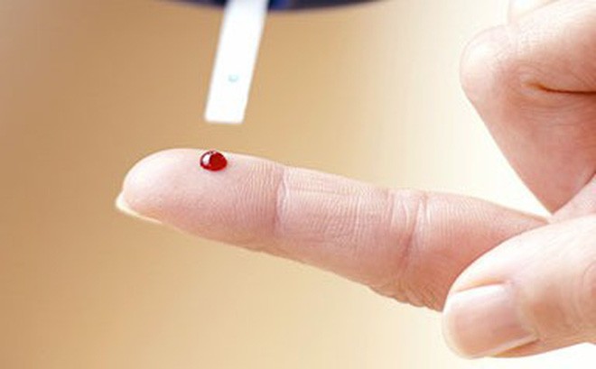 Chích máu đầu ngón tay điều trị đột quỵ chỉ là trò lừa bịp - Ảnh 1