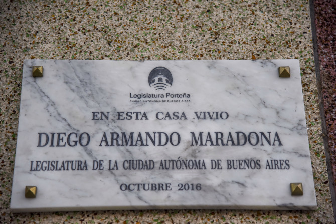 Khám phá nơi yên nghỉ cuối cùng của Maradona, căn nhà 'Cậu bé Vàng' từng sống thuở chưa nổi tiếng - Ảnh 13
