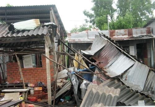 Xót xa hình ảnh nhà cửa đổ nát tan hoang sau bão số 9 ở miền Trung - Ảnh 6