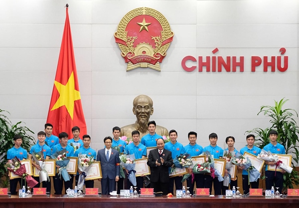 Hé lộ loạt phần thưởng sang chảnh 'lóa mắt' và hàng chục tỷ tiền thưởng cho đội tuyển U23 Việt Nam - Ảnh 1