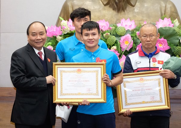 Hé lộ loạt phần thưởng sang chảnh 'lóa mắt' và hàng chục tỷ tiền thưởng cho đội tuyển U23 Việt Nam - Ảnh 2