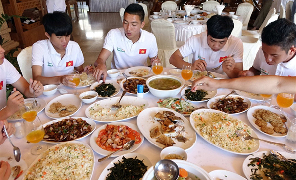 Thì ra các cầu thủ U23 Việt Nam ăn uống thế này thảo nào ai cũng cao to như soái ca lại khỏe vâm thi đấu 120 phút không mệt - Ảnh 2
