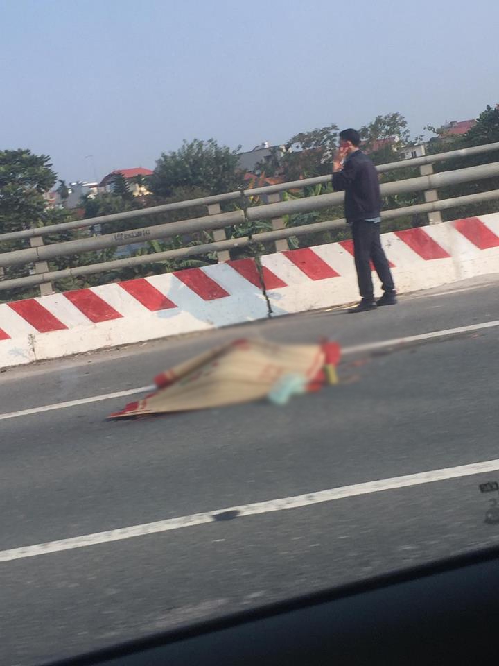 Hà Nội: Chạy xe máy vào đường cao tốc chỉ dành cho oto, một người đàn ông thiệt mạng - Ảnh 1