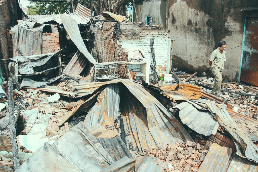 Nước mắt của những người dân trong 6 ngôi nhà bị cháy ngày cuối năm 2017: Đón giao thừa trong cảnh màn trời chiếu đất - Ảnh 5