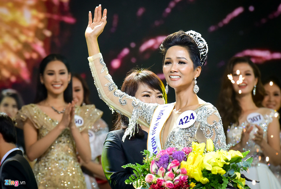 Tròn một tháng sau đăng quang, Hoa hậu H'Hen Niê làm được những gì? - Ảnh 1
