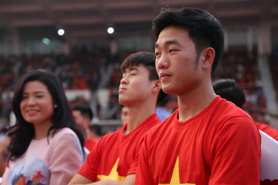 Cận cảnh nhan sắc như 'nam thần' của các cầu thủ U23 Việt Nam trong buổi giao lưu với fan hâm mộ - Ảnh 7