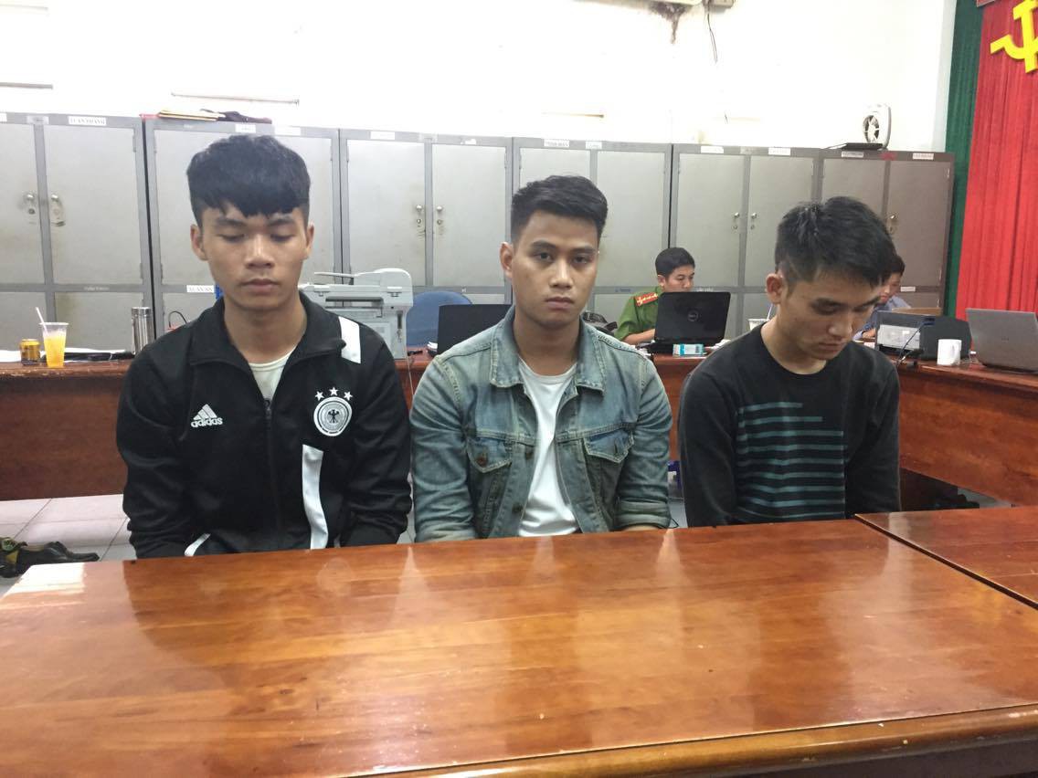 Lời khai của nam cử nhân Đại học Tài chính cầm đầu nhóm cướp xe máy của tài xế GrabBike ở Sài Gòn - Ảnh 2