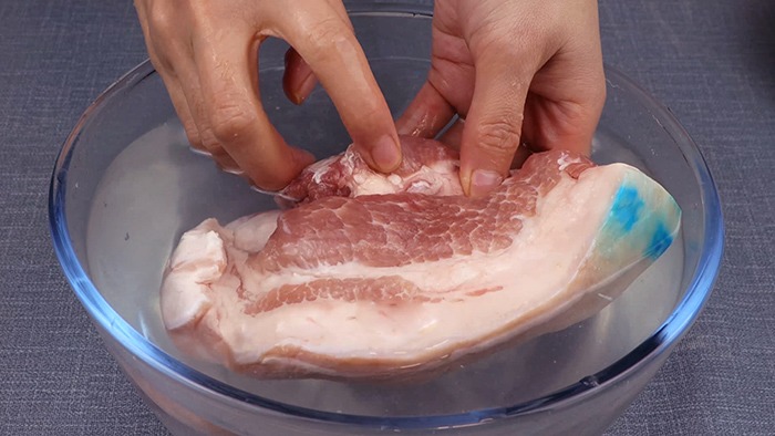 Sai lầm tai hại khi chế biến thịt lợn: vừa mất vệ sinh lại còn mất luôn cả chất dinh dưỡng của thịt - Ảnh 1