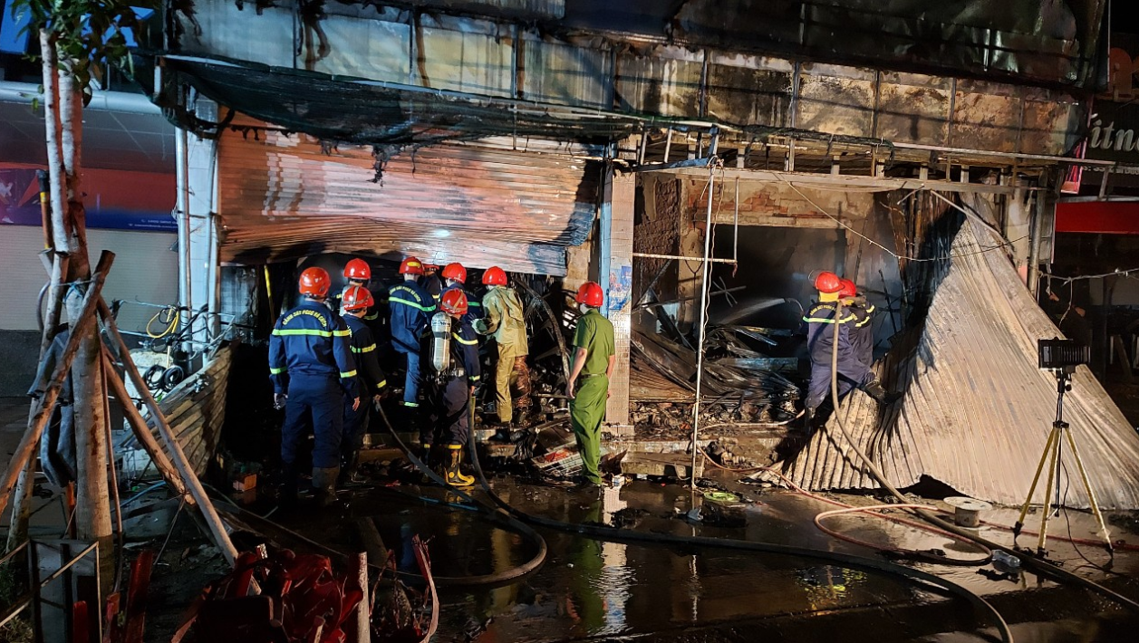 Thừa Thiên Huế: Cửa hàng cháy trong đêm, thiệt hại ước tính cả tỷ đồng - Ảnh 3