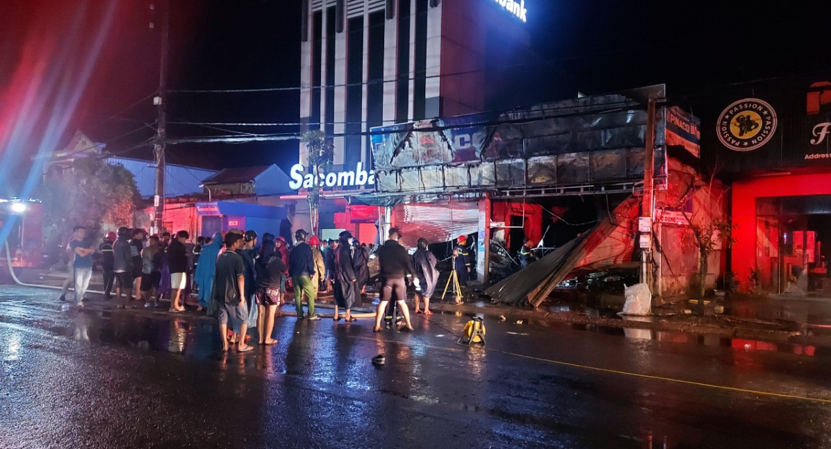 Thừa Thiên Huế: Cửa hàng cháy trong đêm, thiệt hại ước tính cả tỷ đồng - Ảnh 2