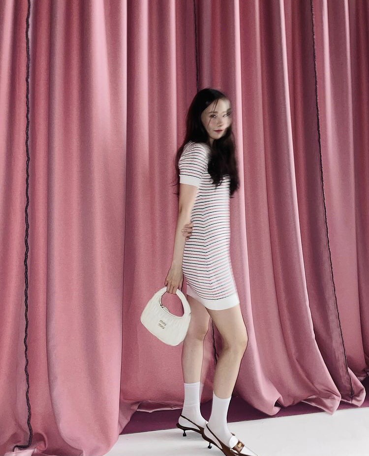 'Nữ thần ánh dương' - Yoona (SNSD) tủm tỉm cười thẹn thùng trong bộ ảnh quảng cáo thương hiệu thời trang cao cấp - Ảnh 3