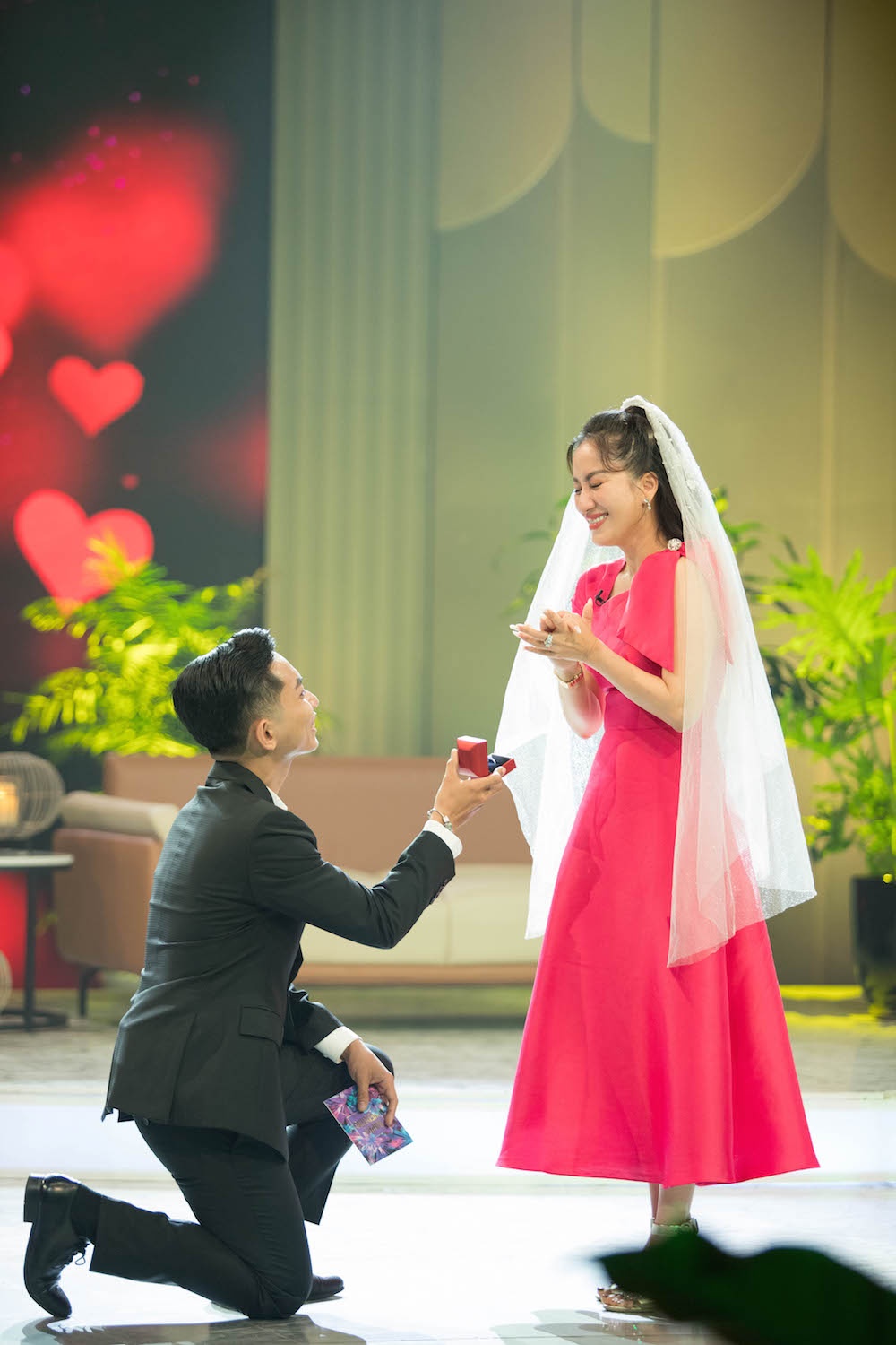 Phan Hiển trải lòng về màn cầu hôn lãng mạn khiến Khánh Thi bật khóc, tiết lộ điều đặc biệt sẽ diễn ra trong đám cưới - Ảnh 1