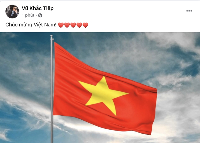 Trường Giang - Nhã Phương và dàn sao Vbiz vỡ oà trước chiến thắng của đội tuyển U23 Việt Nam tại SEA Games 31 - Ảnh 12