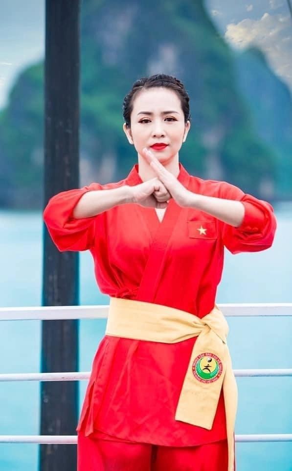 'Nữ hoàng wushu' Thúy Hiền, hiếm hoi diện áo tắm ở tuổi 43 - Ảnh 1