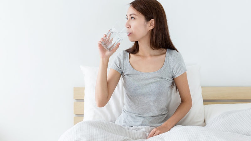 Uống nước trước khi ngủ có phải thói quen của bạn không? Liệu điều đơn giản này có thực sự mang lại hiệu quả giảm cân như lời đồn? - Ảnh 3