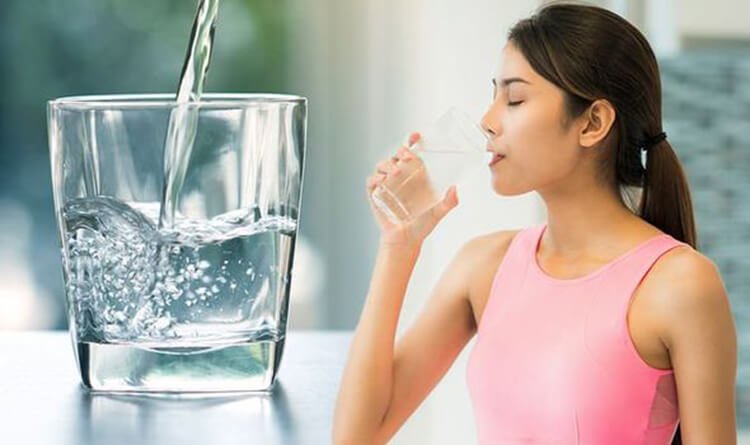 Uống nước trước khi ngủ có phải thói quen của bạn không? Liệu điều đơn giản này có thực sự mang lại hiệu quả giảm cân như lời đồn? - Ảnh 2