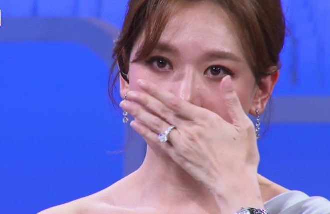 Hari Won tiếp tục gặp 'sự cố' ở mắt khiến netizen hết sức lo lắng: Mong chị giữ sức khỏe - Ảnh 1