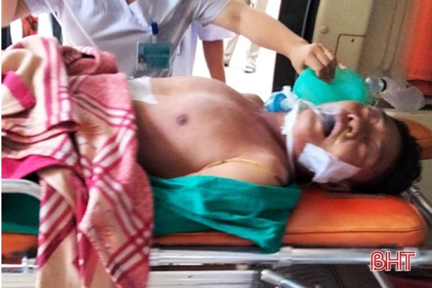 Cấp cứu bệnh nhân ngoại quốc ngừng hô hấp sau khi phẫu thuật thủng tạng rỗng ở Lào  - Ảnh 1