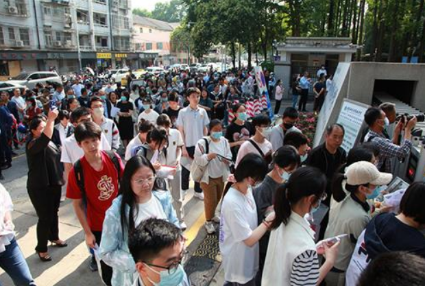 Gần 13 triệu học sinh Trung Quốc bước vào kỳ thi đại học khốc liệt nhất thế giới - Ảnh 1