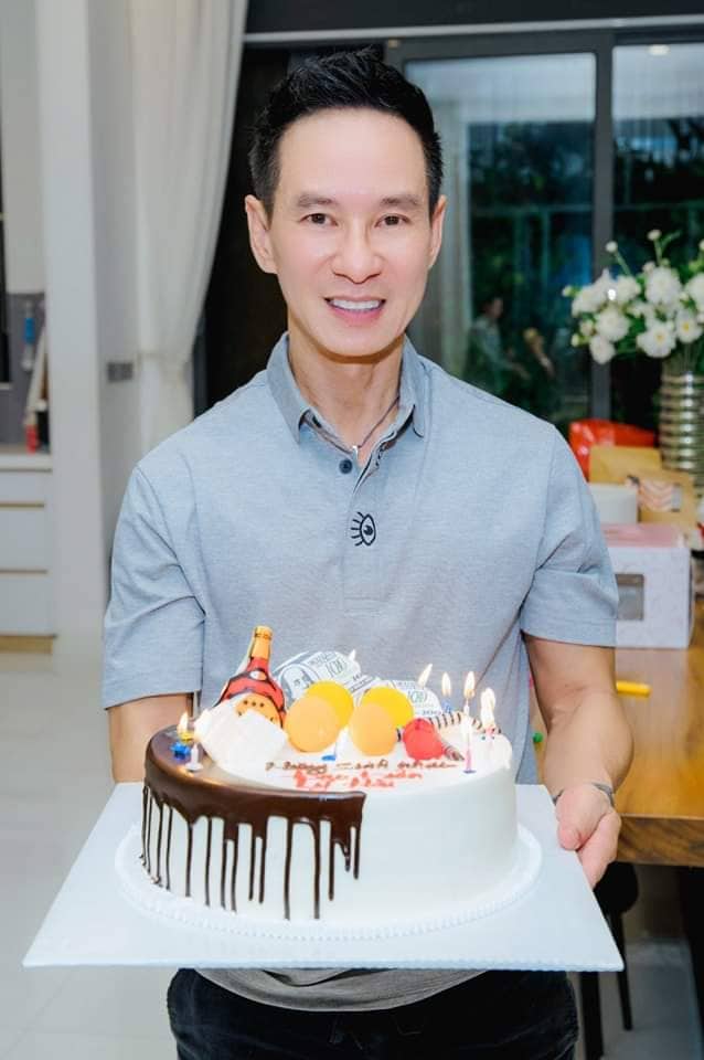 Bữa tiệc sinh nhật '0 đồng' của Lý Hải bên gia đình, Minh Hà bất ngờ tiết lộ 'tuổi thật' của chồng nhưng có gì đó sai số? - Ảnh 3