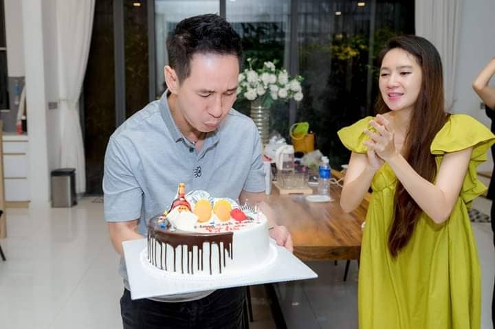 Bữa tiệc sinh nhật '0 đồng' của Lý Hải bên gia đình, Minh Hà bất ngờ tiết lộ 'tuổi thật' của chồng nhưng có gì đó sai số? - Ảnh 4