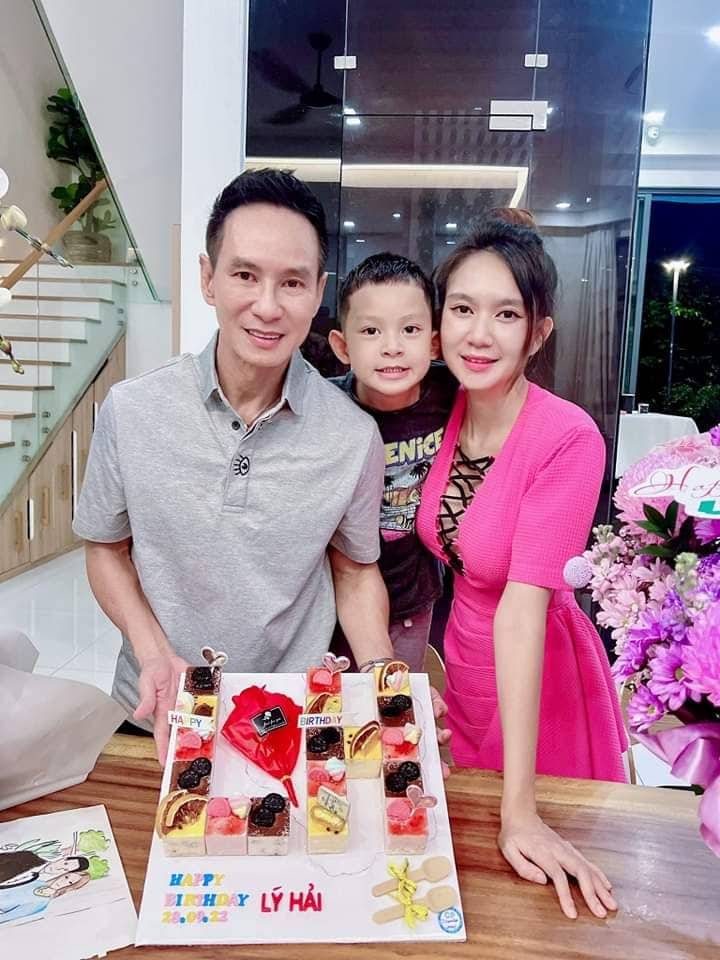 Bữa tiệc sinh nhật '0 đồng' của Lý Hải bên gia đình, Minh Hà bất ngờ tiết lộ 'tuổi thật' của chồng nhưng có gì đó sai số? - Ảnh 5