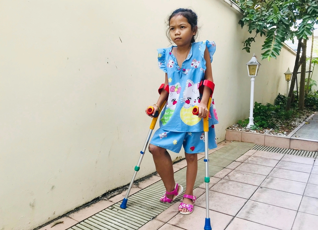 Hy vọng mong manh của bé gái 9 tuổi có thể mất đôi chân nếu không được chữa trị - Ảnh 2