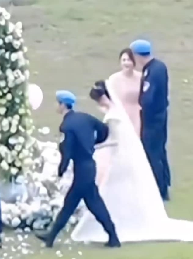 Cảnh đám cưới của Vương Nhất Bác trong phim điện ảnh mới gây sốt, netizen tiếc nuối vì một điều? - Ảnh 2