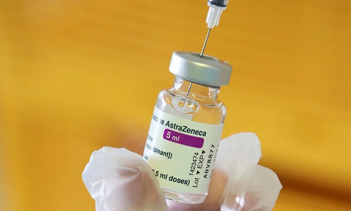 Chuyên gia cảnh báo việc người đã tiêm vaccine COVID-19 AstraZeneca ồ ạt đi xét nghiệm tìm 'cục máu đông'! - Ảnh 1