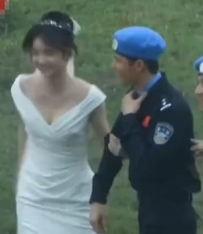 Cảnh đám cưới của Vương Nhất Bác trong phim điện ảnh mới gây sốt, netizen tiếc nuối vì một điều? - Ảnh 3