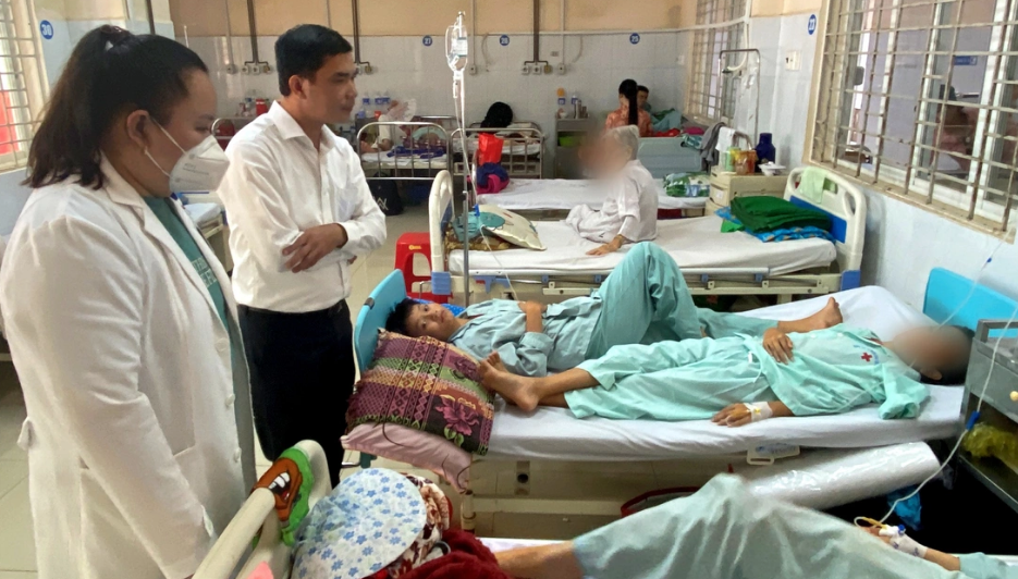 Số ca nhập viện trong vụ ngộ độc bánh mỳ ở Đồng Nai tăng lên 555, 1 bệnh nhi ngưng tim - Ảnh 2